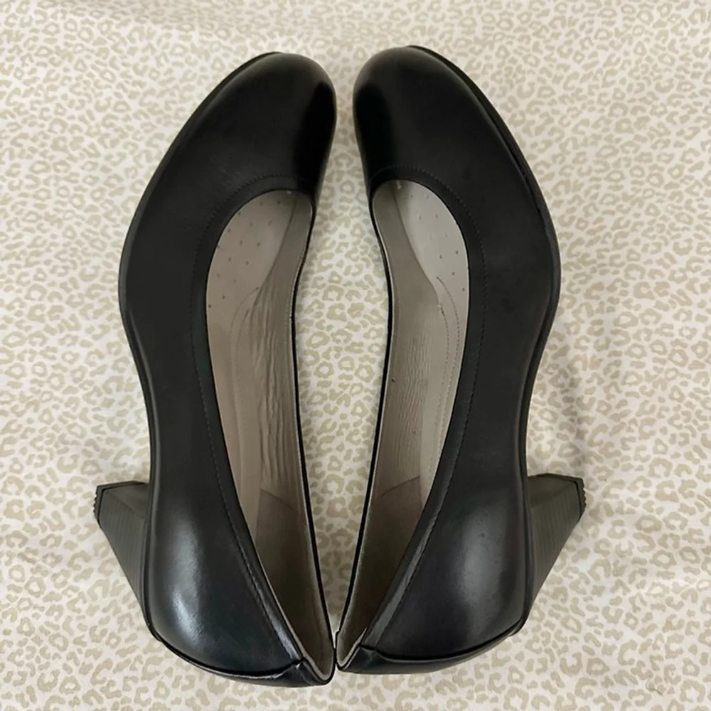 ECCO Black Leather 2.5